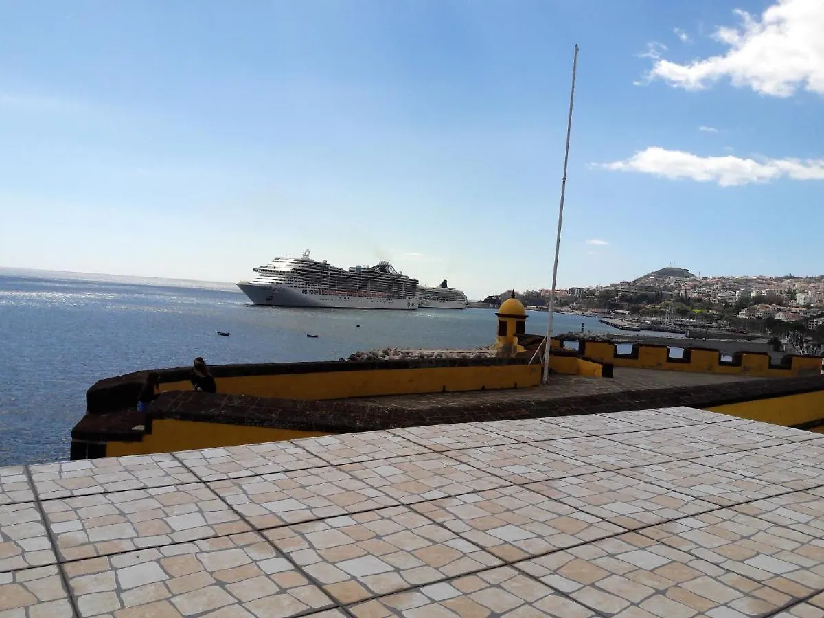 Cosy Apartment In Funchal Sea And Mountain Views 35 M²  Funchal (Madeira)
